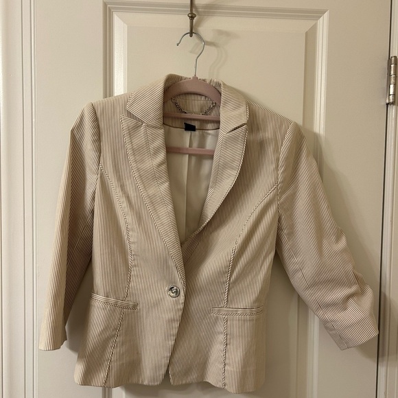 White House Black Market Cream Blazer with Notched Lapel - Picture 2 of 7